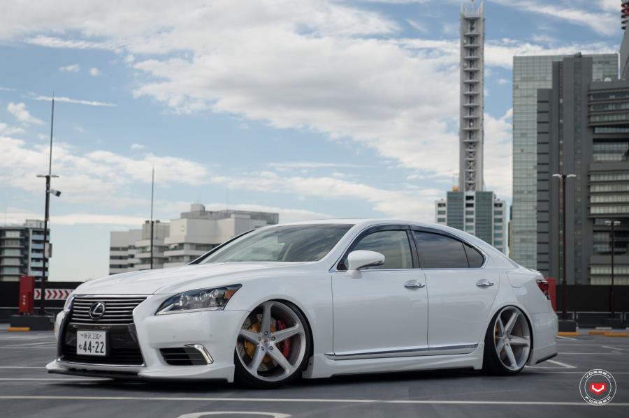  Lexus LS460 on Vossen Wheels (CG-201) 2016 года  (фото 2 из 21)